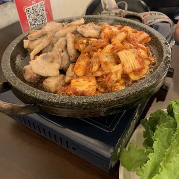 Han Mi Jeong - Pork belly overcooking on a hot plate. Underside is all burnt after barely 5 minutes. - Korean Near Me - Chicago, Illinois Han Mi Jeong - Pork belly overcooking on a hot plate. Underside is all burnt after barely 5 minutes. - Korean Near Me - Chicago, Illinois