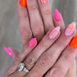 Happy Feet Nails & Spa 3 - Liquid gel fill, almond shape with design