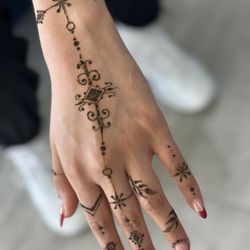 Shree Eyebrow Threading - Henna Tatoo