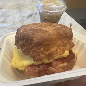 Fulcrum Café - Bacon Sandwich - Coffee & Tea Near Me - Seattle, Washington