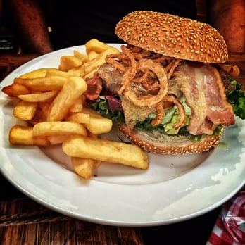Hock's - HHB - Hock's Hessischer Burger. Sehr spannend, vor allem mit Handkäs. Das selbst gebackene Brötchen ist der Hammer! - German Near Me - Karben, HE