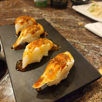 Oaka Sushi House - three pieces of sushi on a black plate - Sushi Bars Near Me - Las Vegas, Nevada Oaka Sushi House - three pieces of sushi on a black plate - Sushi Bars Near Me - Las Vegas, Nevada