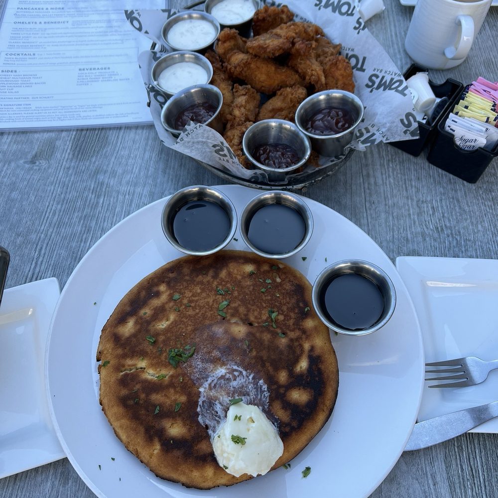 Tom's Watch Bar - Crispy Chicken & Cornbread Pancake - Sports Bars Near Me - Ridgefield, Washington
