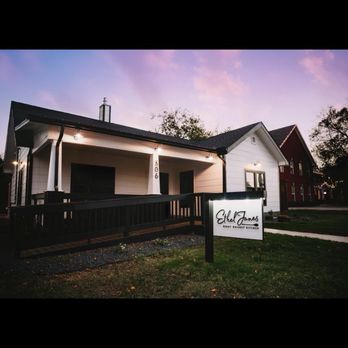 Ethel Janes Bendt Whiskey Kitchen - Gastropubs Near Me - Lewisville, Texas