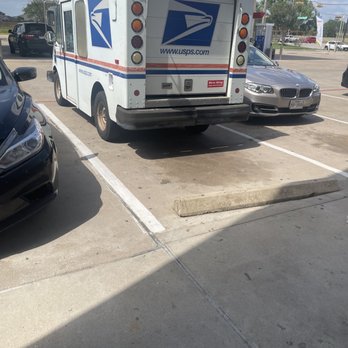 US Post Office - Why isn't the car windows rolled up while no mailman insight? And back roll up trunk not even locked ? - Post Offices Near Me - Katy, Texas