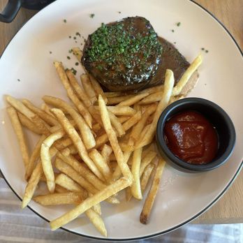 Bear at Stanly Ranch - peppercorn crusted tenderloin - New American Near Me - Napa, California Bear at Stanly Ranch - peppercorn crusted tenderloin - New American Near Me - Napa, California