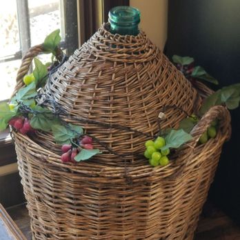 Casa Larga Vineyards - Decor - cute basket 7.7.18 - Wineries Near Me - Fairport, New York