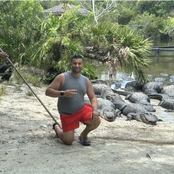 Gatorland - $12 large alligator feeding. Your only protection is that stick. - Zoos Near Me - Orlando, Florida Gatorland - $12 large alligator feeding. Your only protection is that stick. - Zoos Near Me - Orlando, Florida