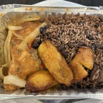 La Carreta Restaurant - Pollo guisado, arroz morro, y maduros - Cuban Near Me - Miami, Florida La Carreta Restaurant - Pollo guisado, arroz morro, y maduros - Cuban Near Me - Miami, Florida