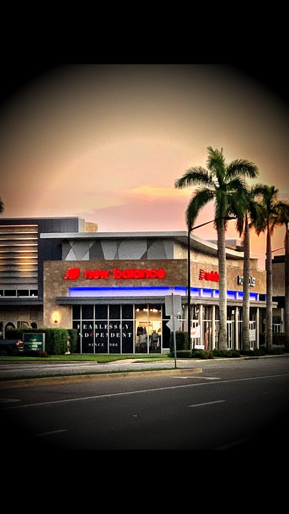 NEW BALANCE UNIVERSITY 315 N Cattleman Rd, Sarasota, Florida Shoe