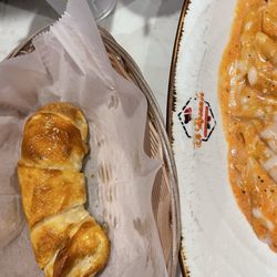 Di Rosani's - Complimentary warm and flaky bread