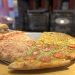 Ian’s Pizza Madison | Frances Street - Tomato Pesto Mac n Cheese Pizza Pomodoro slices