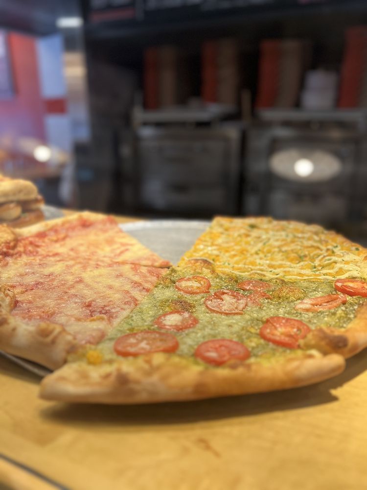Ian’s Pizza Madison | Frances Street Logo