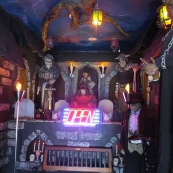 Castle Dracula Wax Museum - Inside the entryway. - Museums Near Me - Niagara Falls, Ontario Castle Dracula Wax Museum - Inside the entryway. - Museums Near Me - Niagara Falls, Ontario