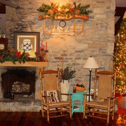 Cascade Hollow Lodge B & B - Come while away an evening in a rocker, or sink into a cozy sofa with a friend or a book, or relax on the deck and listen to nature ... ah!!