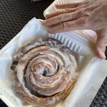 Papi’s Ohana - Cinnamon roll - Pizza Near Me - Lahaina, Hawaii