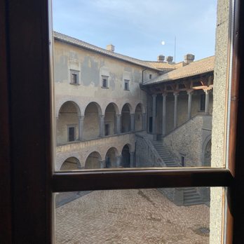 Castello Odescalchi - Courtyard view - Castles Near Me - Bracciano, RM