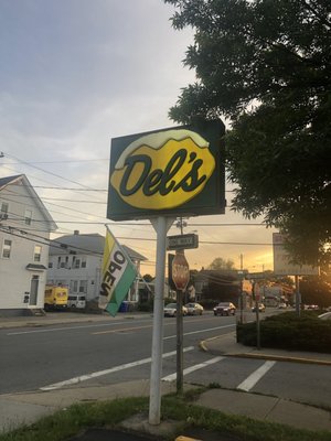 Del's Lemonade by null