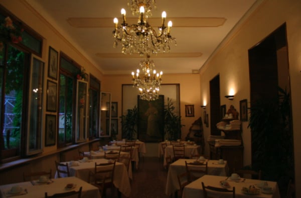 Royal Victoria Hotel by null