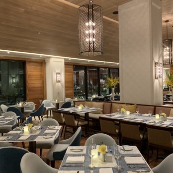 Halekulani Bakery - Gorgeous dining room - Bakeries Near Me - Honolulu, Hawaii
