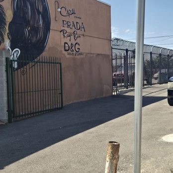 Whitehurst Fish Market - there other entry to their for parking lot. - Seafood Markets Near Me - Inglewood, California