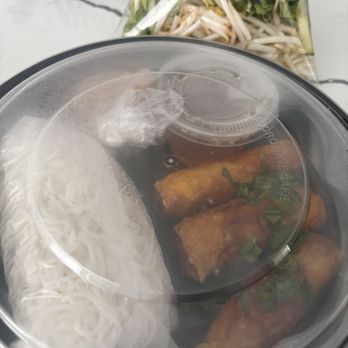 Quan Mii - Vermicelli with eggrolls - Vietnamese Near Me - Fountain Valley, California Quan Mii - Vermicelli with eggrolls - Vietnamese Near Me - Fountain Valley, California