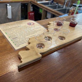 Bluegrass Vineyard - Wine Tasting Room Near Me - Smiths Grove, Kentucky
