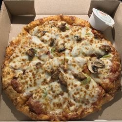 .Small No Brainer Deluxe is a delicious supreme pizza. Tasty toppings and every bite is different. Reheated well. 19MAY27