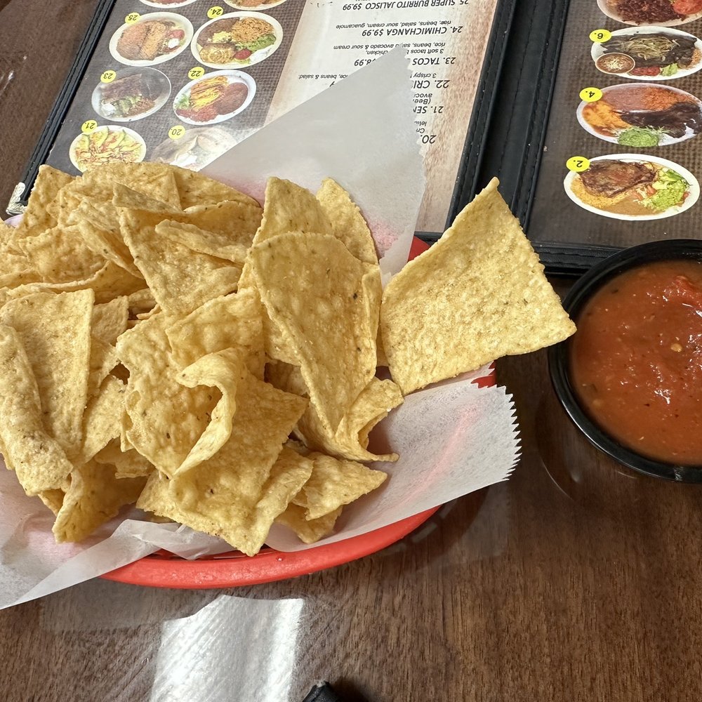 El Rincon - Complimentary chips and salsa 5/2023 - Mexican Near Me - Castroville, Texas