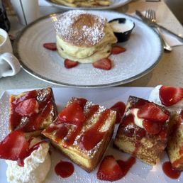 Souffle pancake. French toast Souffle pancake. French toast