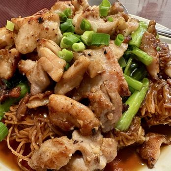 Lagoon Chinese Restaurant - Chicken and cake noodles - Chinese Near Me - Honolulu, Hawaii Lagoon Chinese Restaurant - Chicken and cake noodles - Chinese Near Me - Honolulu, Hawaii