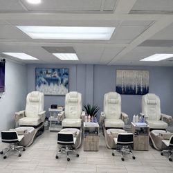V Attractive Nails & Spa