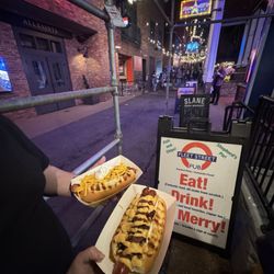 Daddy’s Dogs - Printer's Alley - Big Daddy Dog and Chili Dog