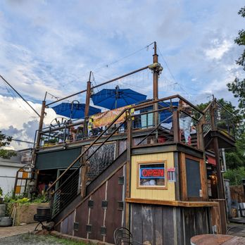 Franklin Motors - Outside. Rooftop patio. - Beer Gardens Near Me - Chapel Hill, North Carolina