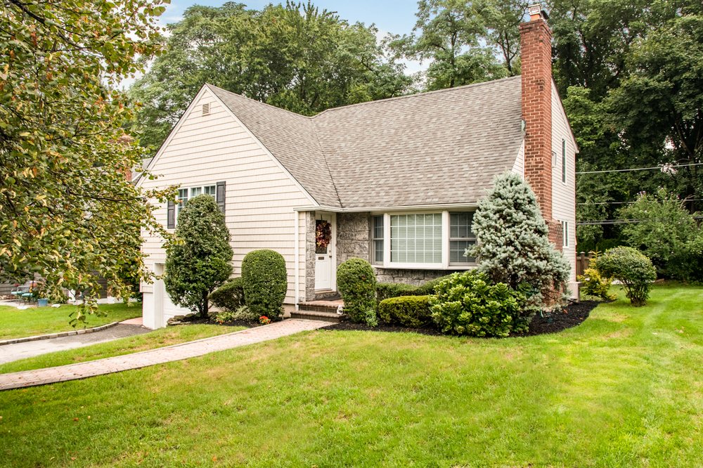 LISA ADRAGNA COMPASS REAL ESTATE 13 Photos Real Estate Agents 2119 Bedford Ave, Bellmore