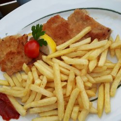 Hammerwirt - Wiener Schnitzel mit Pommes