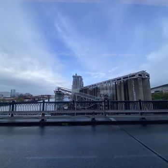 MAX - Red Line - Public Transportation Near Me - Portland, Oregon