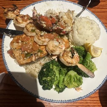 Red Lobster - Shrimp, lobster, and salmon mix - Seafood Near Me - Palmdale, California