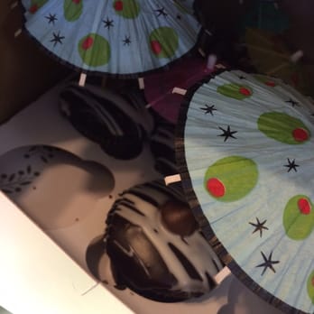 Rick's Bakery - Martini umbrellas for a child's beach themed party. Gourmet cupcakes instead of just chocolate. - Bakeries Near Me - Fayetteville, Arkansas