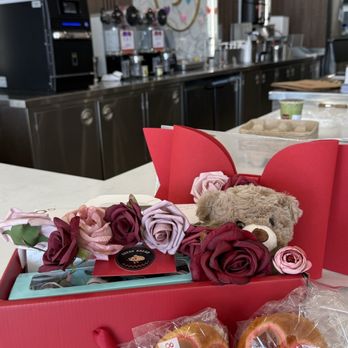 85°C Bakery Cafe-Anaheim - Valentine's Day gift - Milk Pudding - strawberry tiramisu- chocolate covered strawberries - Bakeries Near Me - Anaheim, California