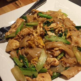 Manaow - Pad See Iew - Thai Near Me - Long Beach, California Manaow - Pad See Iew - Thai Near Me - Long Beach, California