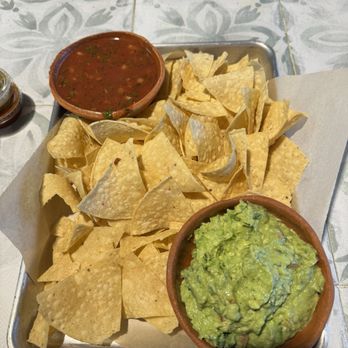 Tacos 805 - Chips and guacamole - Mexican Near Me - Simi Valley, California