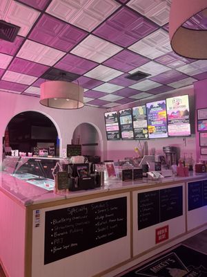 MIKEY'S SOFT SERVE / SMASHED BURGERS AND FRIES by null