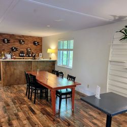 Taboche Winery - Pleasant atmosphere. Not on the picture: another seating area with a couch and comfy chairs