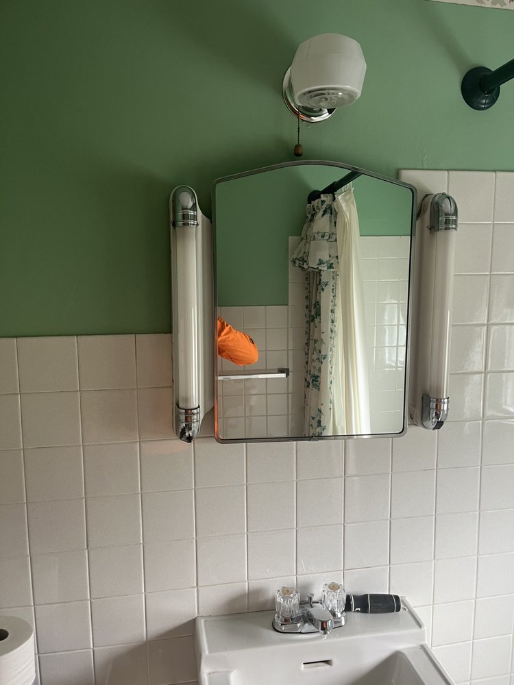 Slide of The Handy Dude