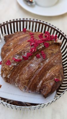 86Champs - L'Occitane x Pierre Hermé by null