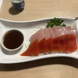 Nha Trang Maki Sushi - Salmon and tuna sashimi