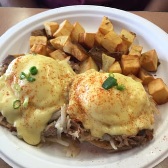 Button Up Cafe - Kalua pork eggs Benedict - Breakfast & Brunch Near Me - Pearl City, Hawaii