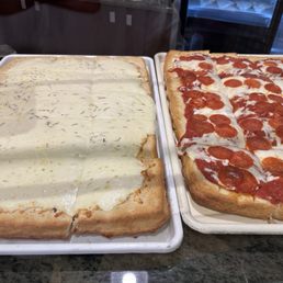 Pizza - IG @bougiefoodieboi Pizza - IG @bougiefoodieboi