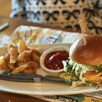 California Pizza Kitchen - Cheeseburger - Pizza Near Me - Torrance, California California Pizza Kitchen - Cheeseburger - Pizza Near Me - Torrance, California